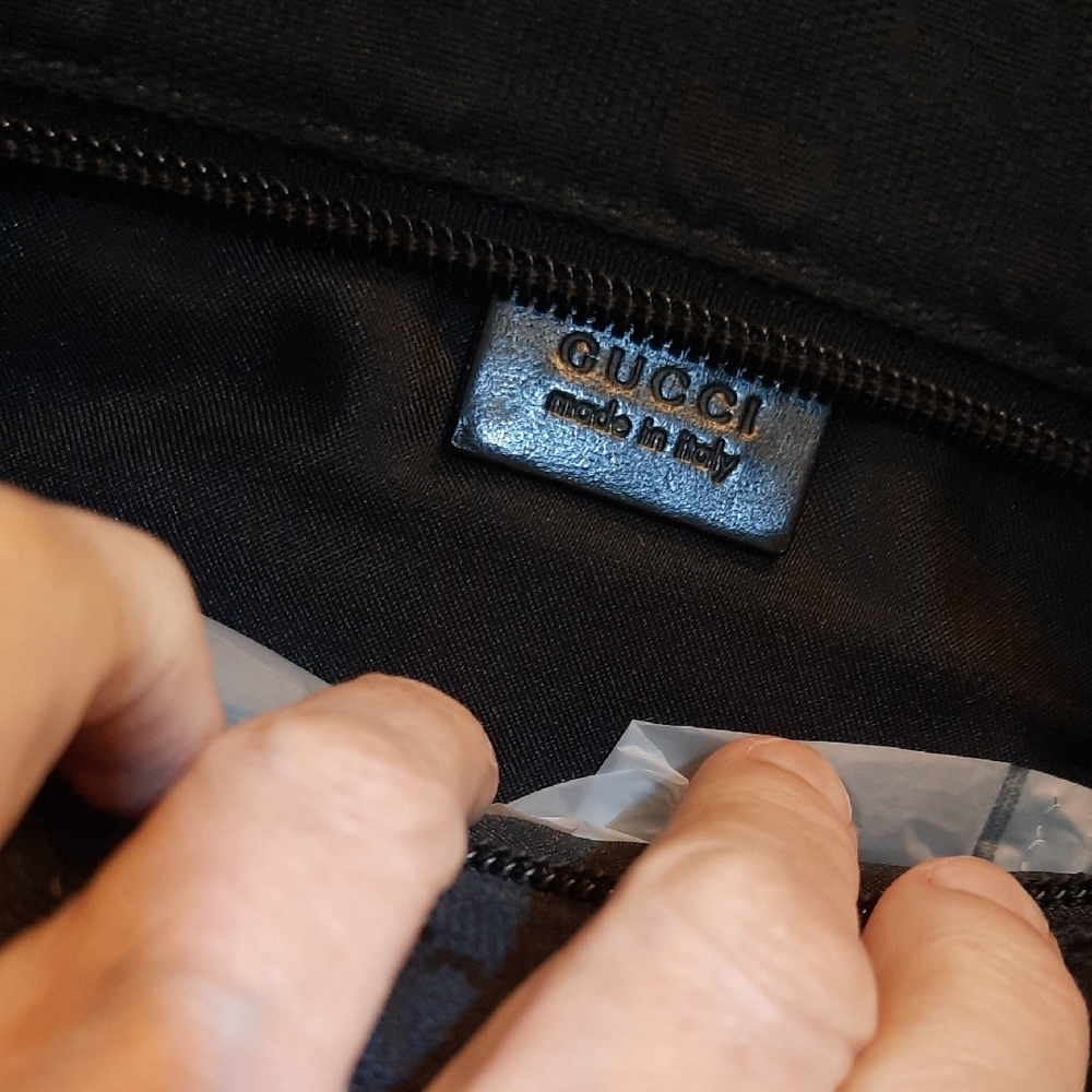 Gucci Black Lea Bag with Silver Hardware - Picture 2 of 13